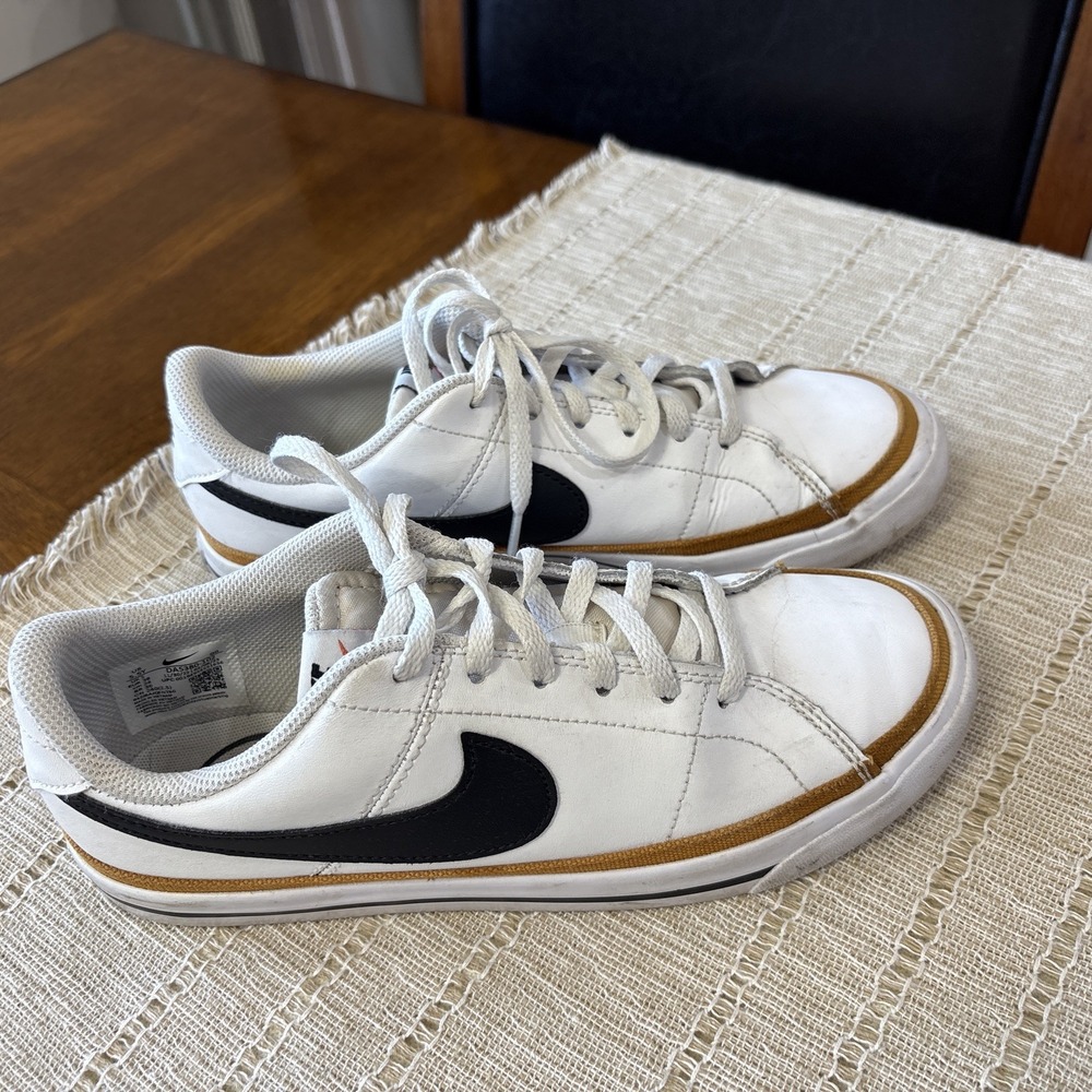 Nike White Low Top Leather Sneakers Black Swoosh Gum Rubber Sole 5.5 Youth